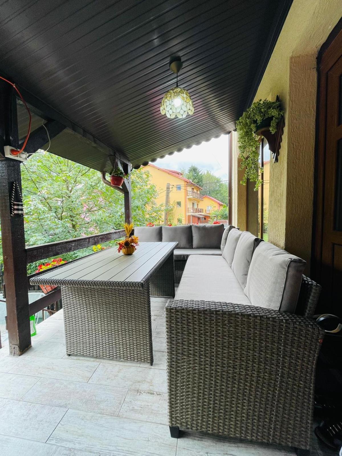 B House Buşteni Exterior foto